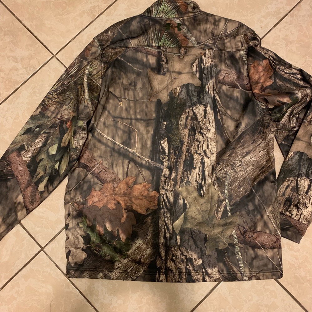 Under Armour camo jacket size Xl